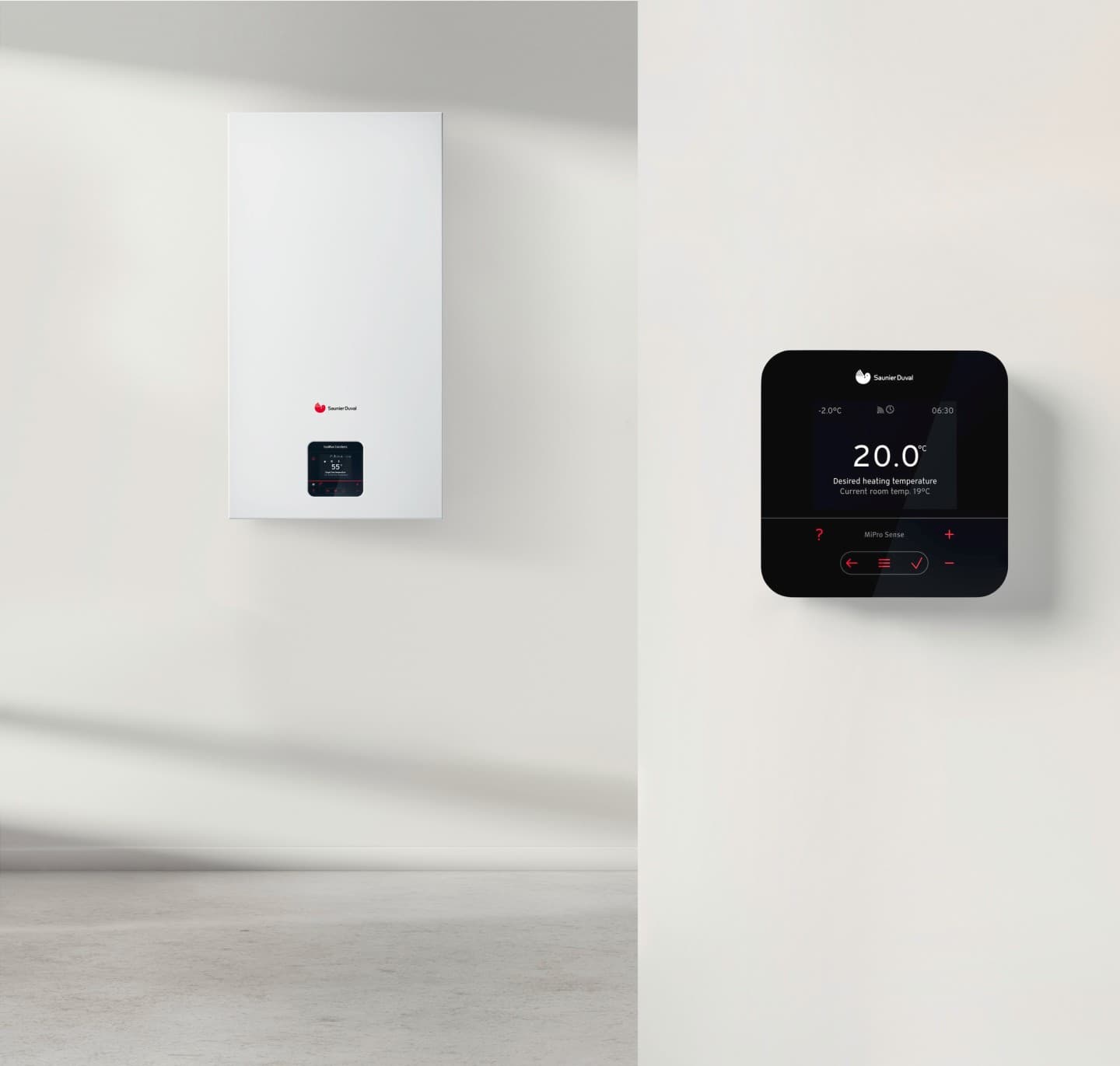 Une personne paramètre sa chaudière depuis son interface