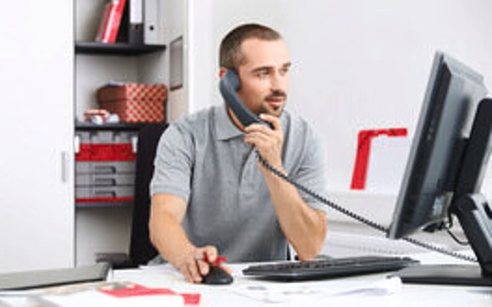 Visuel professionnel Saunier Duval sur son ordinateur